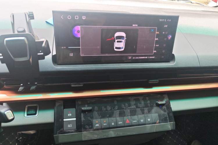 Used Farizon Super VAN 2025 Yucheng Action-Pak, Mid-Axle High-Roof 68kWh ZhiXin, 7-seater Audio And AC Panel
