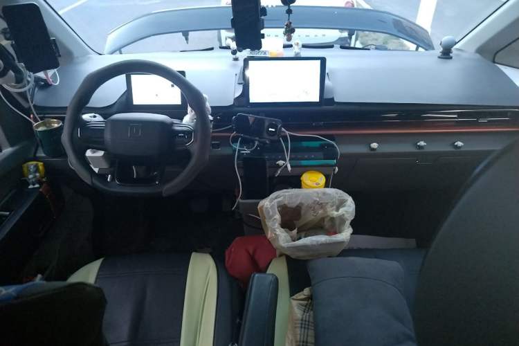 Used Farizon Super VAN 2025 Yucheng Action-Pak, Mid-Axle Mid-Roof 68kWh ZhiXin, 7-seater Center Console