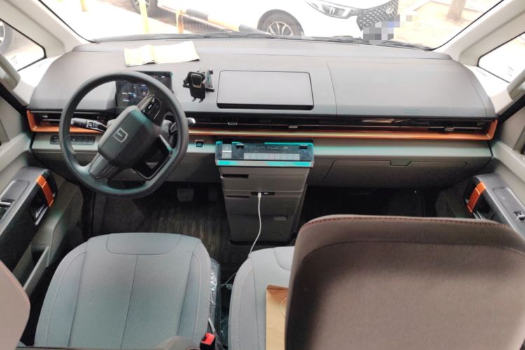 Used Farizon Super VAN 2025 Yucheng Action-Pak, Mid-Axle Mid-Roof 68kWh ZhiXin, 7-seater Center Console