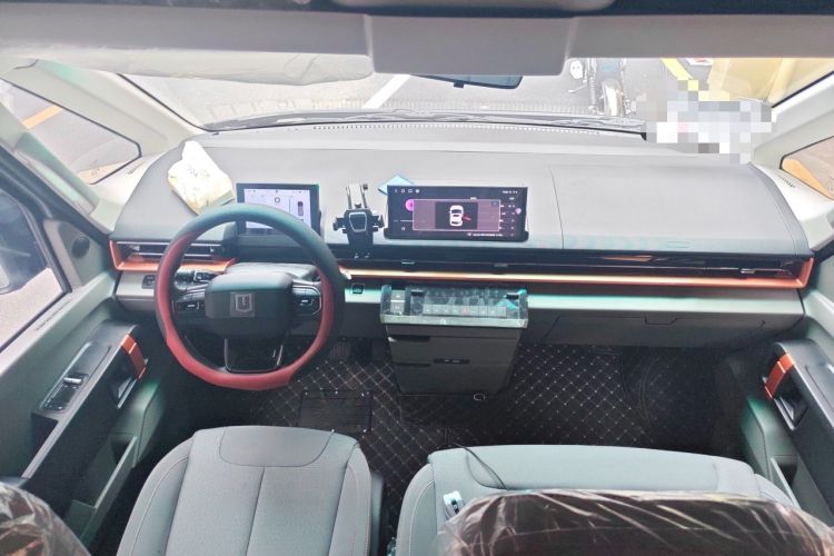 Used Farizon Super VAN 2025 Yucheng Action-Pak, Mid-Axle High-Roof 68kWh ZhiXin, 7-seater Center Console