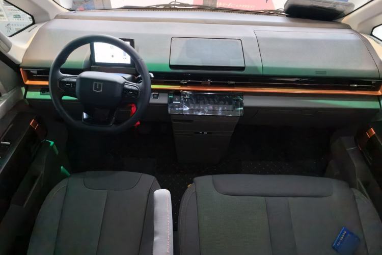 Used Farizon Super VAN 2025 Zhifu Edition, Mid-axle Low-roof 68kWh ZhiXin Center Console