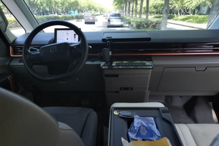 Used Farizon Super VAN 2025 Yucheng Edition, Action-Pak 68kWh Center Console