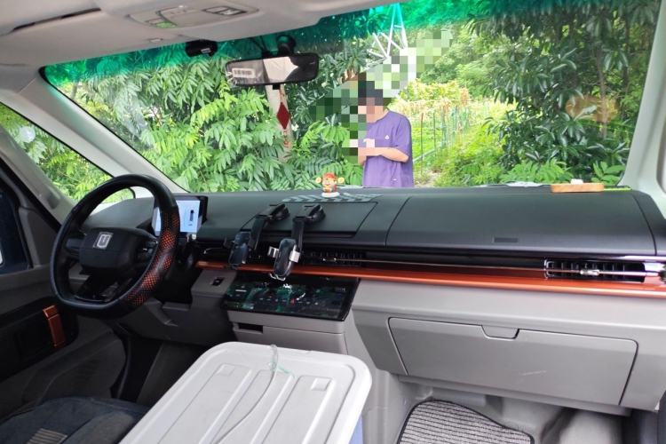 Used Farizon Super VAN 2025 Yucheng Edition, Action-Pak 68kWh Center Console