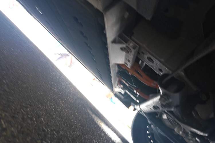 Used Farizon Super VAN 2025 Yucheng Action-Pak, Mid-Axle High-Roof 68kWh ZhiXin, 7-seater Chassis Front Right