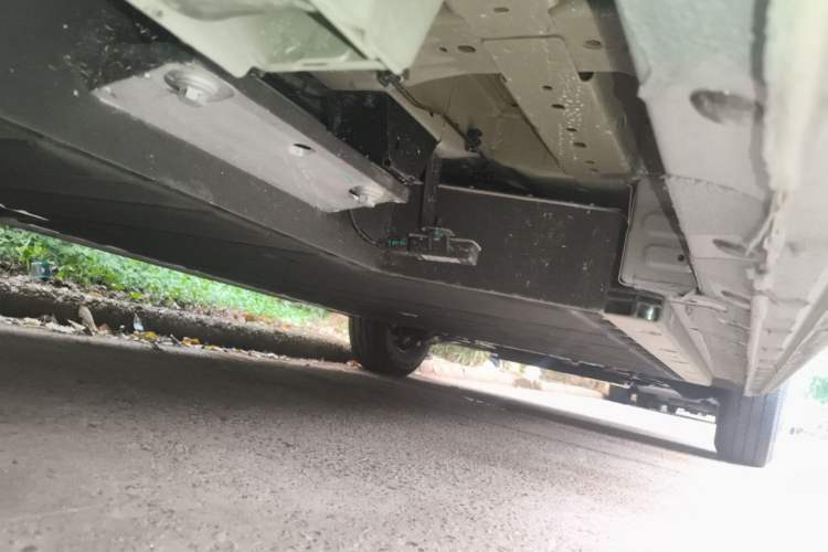 Used Farizon Super VAN 2025 Yucheng Action-Pak, Mid-Axle Mid-Roof 68kWh ZhiXin, 7-seater Chassis Rear Right
