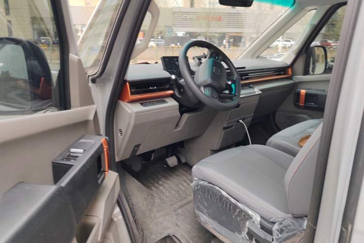 Used Farizon Super VAN 2025 Yucheng Action-Pak, Mid-Axle Mid-Roof 68kWh ZhiXin, 7-seater Driver Seat