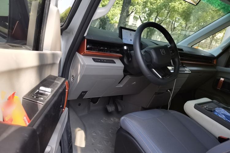 Used Farizon Super VAN 2025 Yucheng Edition, Action-Pak 68kWh Driver Seat