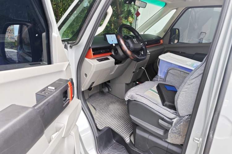 Used Farizon Super VAN 2025 Yucheng Edition, Action-Pak 68kWh Driver Seat