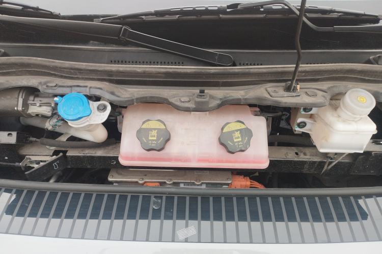 Used Farizon Super VAN 2025 Yucheng Action-Pak, Short-Axle 68kWh ZhiXin, 5-seater Engine Bay