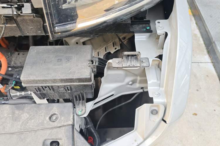 Used Farizon Super VAN 2025 Yucheng Edition, Action-Pak 68kWh Engine Bay Left