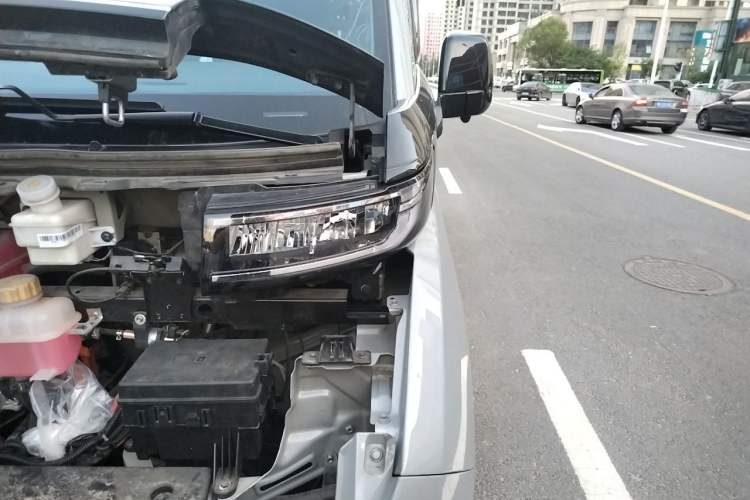 Used Farizon Super VAN 2025 Yucheng Action-Pak, Mid-Axle Mid-Roof 68kWh ZhiXin, 7-seater Engine Bay Left