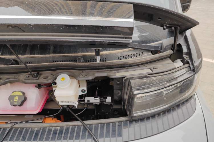 Used Farizon Super VAN 2025 Yucheng Action-Pak, Mid-Axle Mid-Roof 68kWh ZhiXin, 7-seater Engine Bay Left