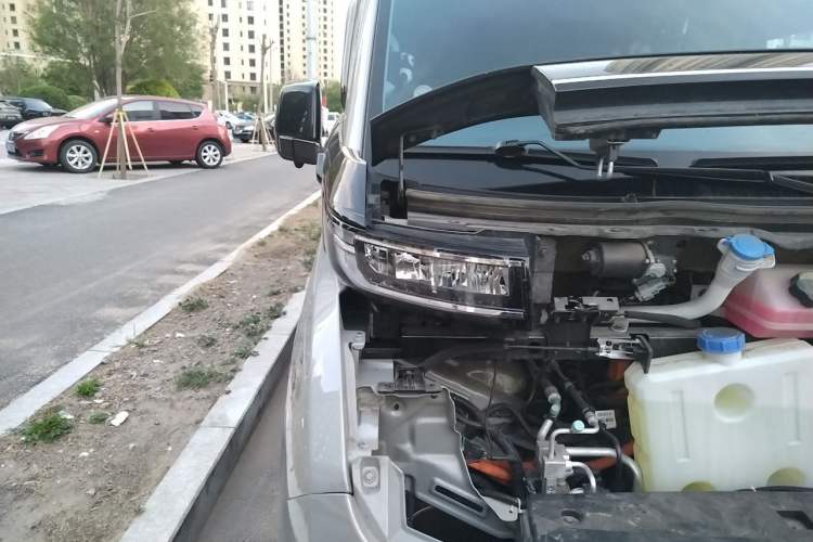 Used Farizon Super VAN 2025 Yucheng Action-Pak, Mid-Axle Mid-Roof 68kWh ZhiXin, 7-seater Engine Bay Right