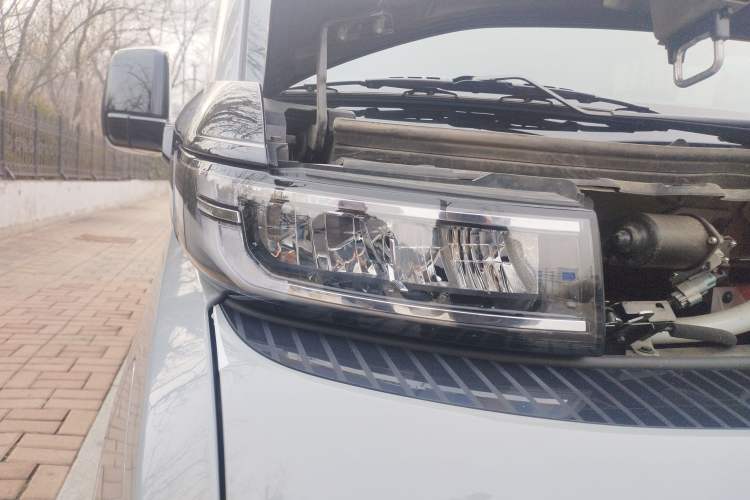 Used Farizon Super VAN 2025 Yucheng Action-Pak, Short-Axle 68kWh ZhiXin, 5-seater Exterior 6