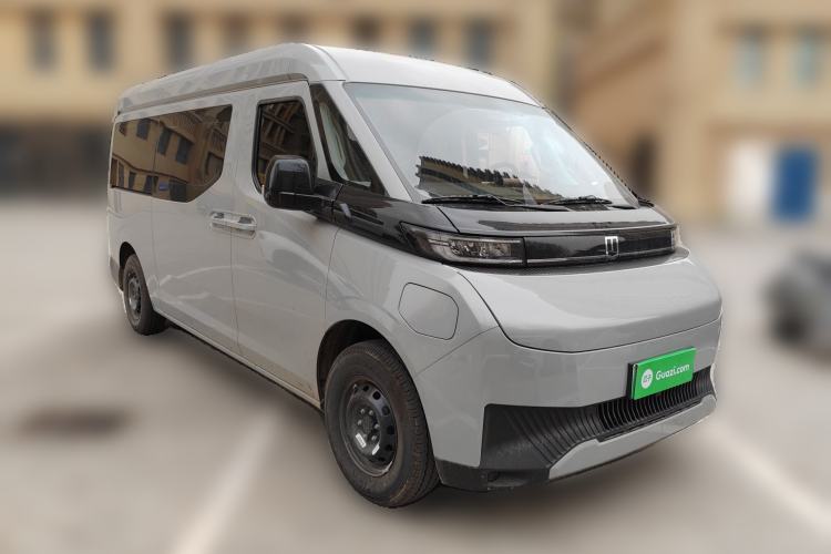 Used Farizon Super VAN 2025 Yucheng Action-Pak, Mid-Axle Mid-Roof 68kWh ZhiXin, 7-seater Front Right 45 Deg