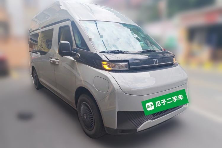 Used Farizon Super VAN 2025 Yucheng Action-Pak, Mid-Axle High-Roof 68kWh ZhiXin, 7-seater Front Right 45 Deg