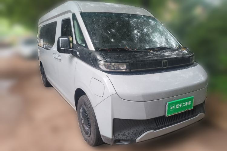 Used Farizon Super VAN 2025 Yucheng Action-Pak, Mid-Axle Mid-Roof 68kWh ZhiXin, 7-seater Front Right 45 Deg