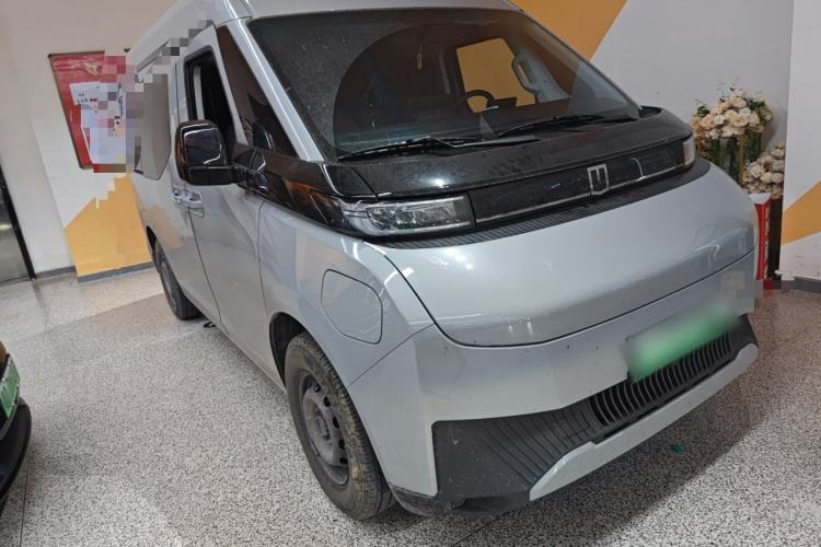 Used Farizon Super VAN 2025 Yucheng Action-Pak, Short-Axle 68kWh ZhiXin, 5-seater Front Right 45 Deg