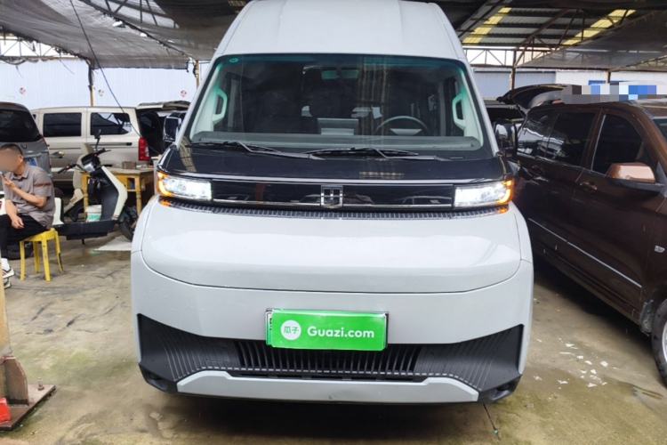 Used Farizon Super VAN 2025 Yucheng Action-Pak, Mid-Axle High-Roof 68kWh ZhiXin, 7-seater Front