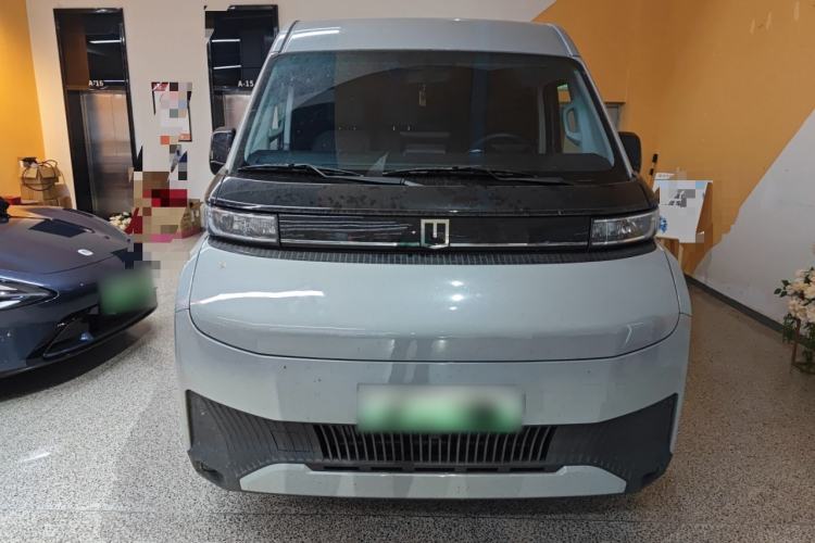 Used Farizon Super VAN 2025 Yucheng Action-Pak, Short-Axle 68kWh ZhiXin, 5-seater Front