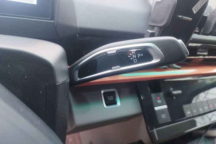 Used Farizon Super VAN 2025 Yucheng Action-Pak, Short-Axle 68kWh ZhiXin, 5-seater Gear Lever