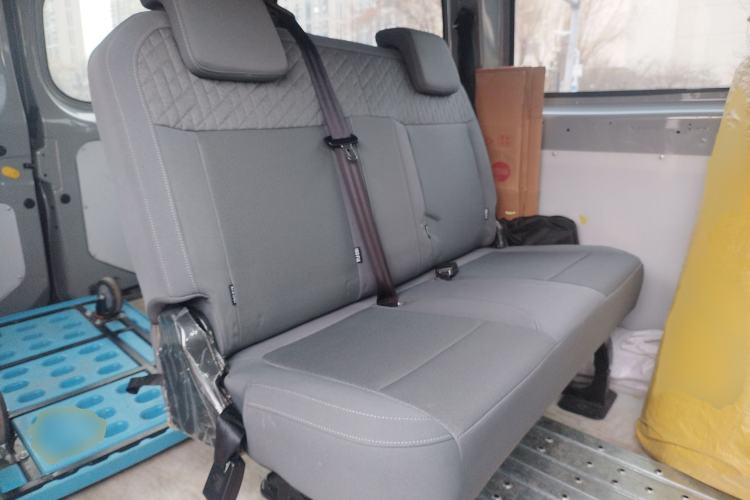 Used Farizon Super VAN 2025 Yucheng Action-Pak, Short-Axle 68kWh ZhiXin, 5-seater Interior 4