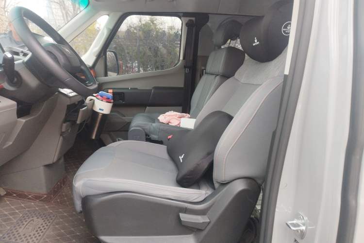Used Farizon Super VAN 2025 Yucheng Action-Pak, Short-Axle 68kWh ZhiXin, 5-seater Left Front Seat