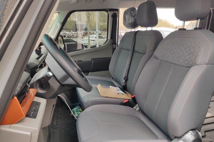 Used Farizon Super VAN 2025 Yucheng Action-Pak, Mid-Axle Mid-Roof 68kWh ZhiXin, 7-seater Left Front Seat