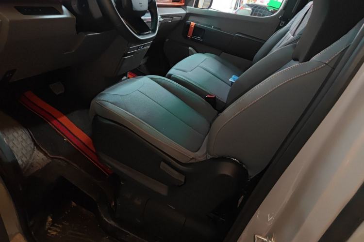 Used Farizon Super VAN 2025 Yucheng Action-Pak, Short-Axle 68kWh ZhiXin, 5-seater Left Front Seat
