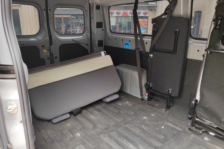 Used Farizon Super VAN 2025 Yucheng Action-Pak, Mid-Axle Mid-Roof 68kWh ZhiXin, 7-seater Left Rear Seat