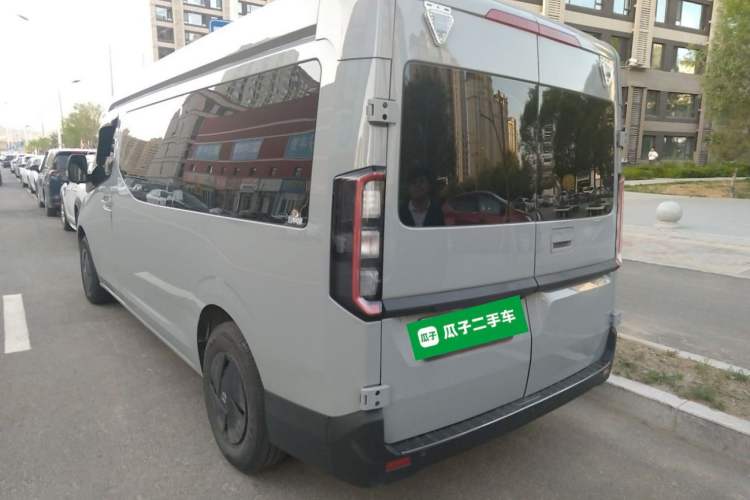 Used Farizon Super VAN 2025 Yucheng Action-Pak, Mid-Axle Mid-Roof 68kWh ZhiXin, 7-seater Rear Left 45 Deg