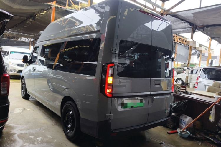 Used Farizon Super VAN 2025 Yucheng Action-Pak, Mid-Axle High-Roof 68kWh ZhiXin, 7-seater Rear Left 45 Deg