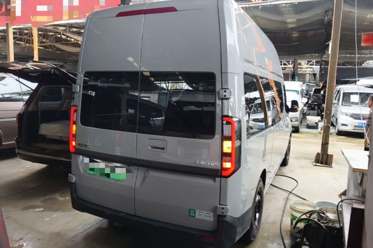 Used Farizon Super VAN 2025 Yucheng Action-Pak, Mid-Axle High-Roof 68kWh ZhiXin, 7-seater Rear Right 45 Deg