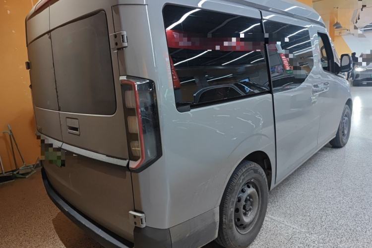 Used Farizon Super VAN 2025 Yucheng Action-Pak, Short-Axle 68kWh ZhiXin, 5-seater Rear Right 45 Deg