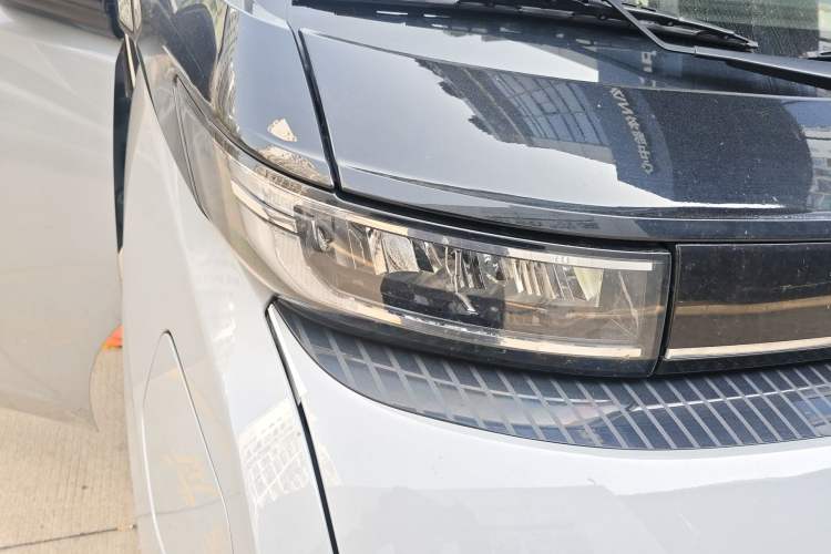 Used Farizon Super VAN 2025 Yucheng Edition, Action-Pak 68kWh Right Front Headlight