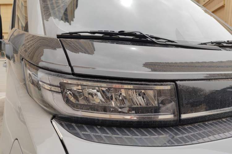 Used Farizon Super VAN 2025 Yucheng Action-Pak, Mid-Axle Mid-Roof 68kWh ZhiXin, 7-seater Right Front Headlight