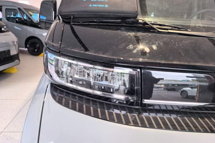 Used Farizon Super VAN 2025 Zhifu Edition, Mid-axle Low-roof 68kWh ZhiXin Right Front Headlight