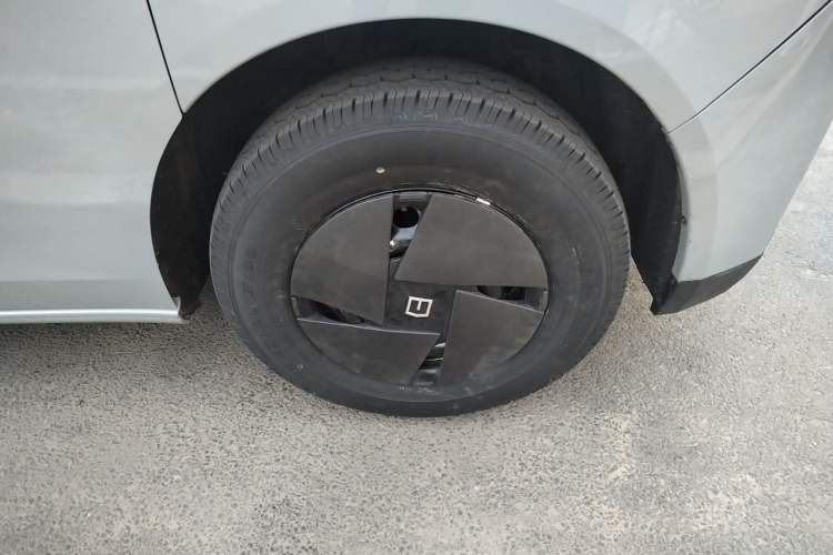 Used Farizon Super VAN 2025 Yucheng Action-Pak, Mid-Axle Mid-Roof 68kWh ZhiXin, 7-seater Right Front Wheel Hub