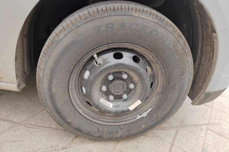 Used Farizon Super VAN 2025 Yucheng Action-Pak, Mid-Axle Mid-Roof 68kWh ZhiXin, 7-seater Right Front Wheel Hub
