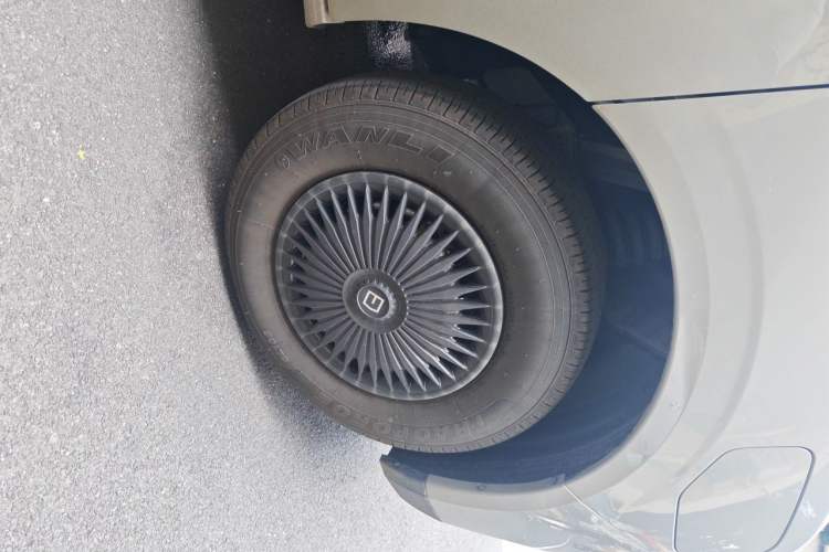 Used Farizon Super VAN 2025 Yucheng Action-Pak, Mid-Axle High-Roof 68kWh ZhiXin, 7-seater Right Front Wheel Hub