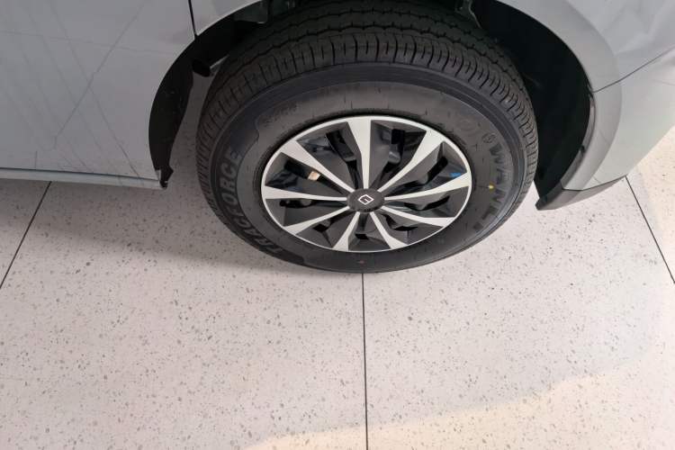 Used Farizon Super VAN 2025 Zhifu Edition, Mid-axle Low-roof 68kWh ZhiXin Right Front Wheel Hub