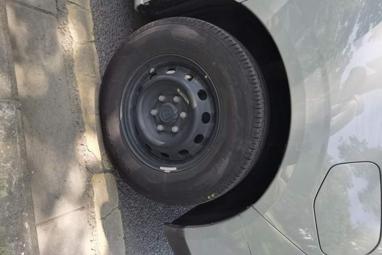 Used Farizon Super VAN 2025 Yucheng Edition, Action-Pak 68kWh Right Front Wheel Hub