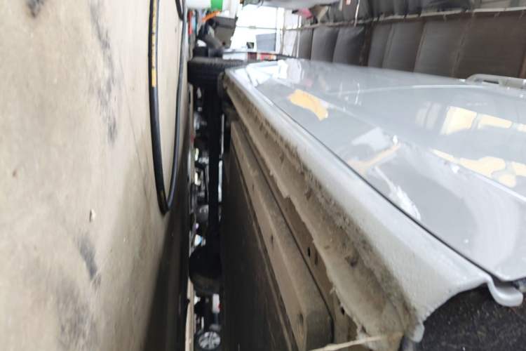 Used Farizon Super VAN 2025 Yucheng Action-Pak, Mid-Axle High-Roof 68kWh ZhiXin, 7-seater Right Side Sill