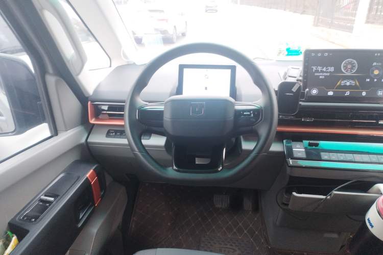 Used Farizon Super VAN 2025 Yucheng Action-Pak, Short-Axle 68kWh ZhiXin, 5-seater Steering Wheel