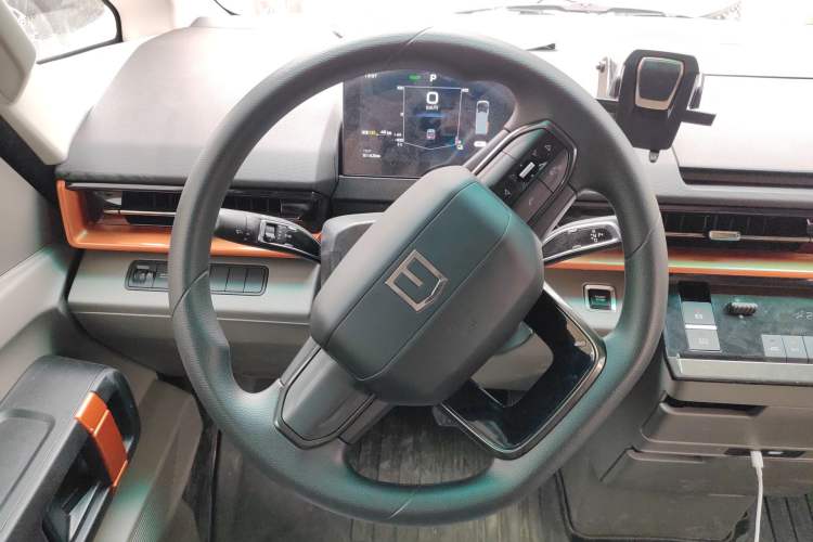 Used Farizon Super VAN 2025 Yucheng Action-Pak, Mid-Axle Mid-Roof 68kWh ZhiXin, 7-seater Steering Wheel