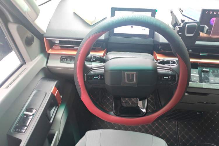 Used Farizon Super VAN 2025 Yucheng Action-Pak, Mid-Axle High-Roof 68kWh ZhiXin, 7-seater Steering Wheel
