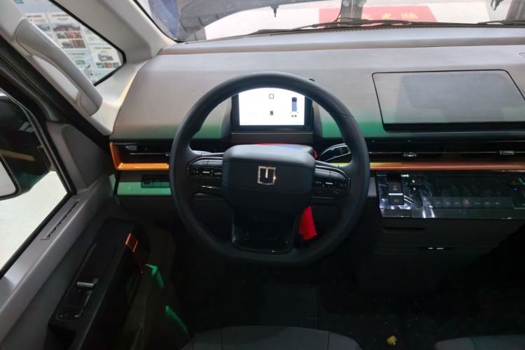 Used Farizon Super VAN 2025 Zhifu Edition, Mid-axle Low-roof 68kWh ZhiXin Steering Wheel