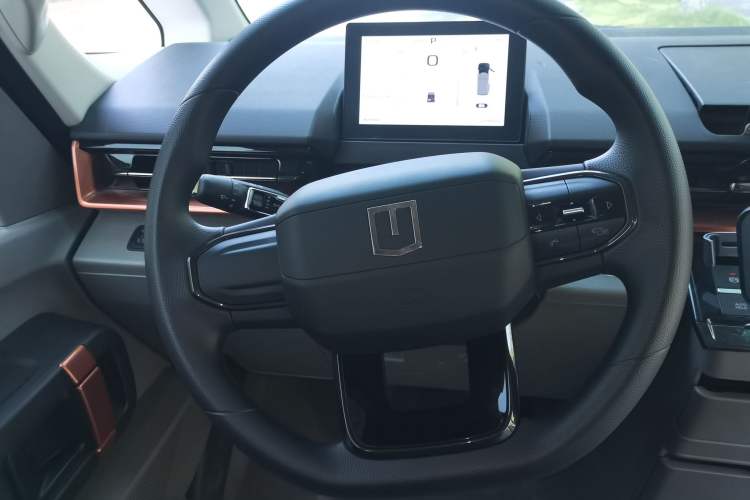 Used Farizon Super VAN 2025 Yucheng Edition, Action-Pak 68kWh Steering Wheel