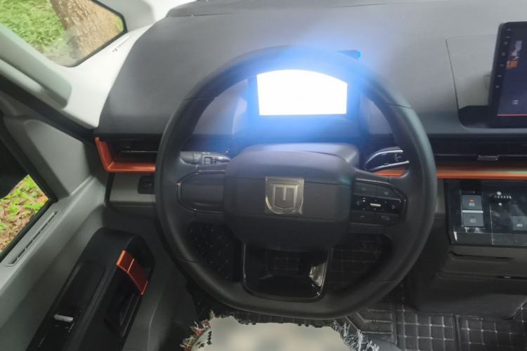 Used Farizon Super VAN 2025 Yucheng Action-Pak, Mid-Axle Mid-Roof 68kWh ZhiXin, 7-seater Steering Wheel