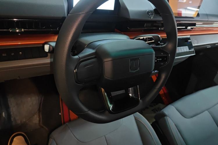 Used Farizon Super VAN 2025 Yucheng Action-Pak, Short-Axle 68kWh ZhiXin, 5-seater Steering Wheel